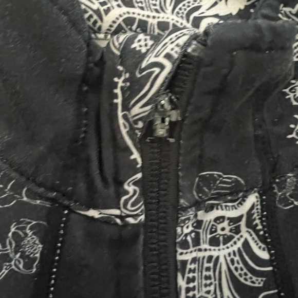 lululemon athletica Black and White Floral full zip jacket - Picture 5 of 5